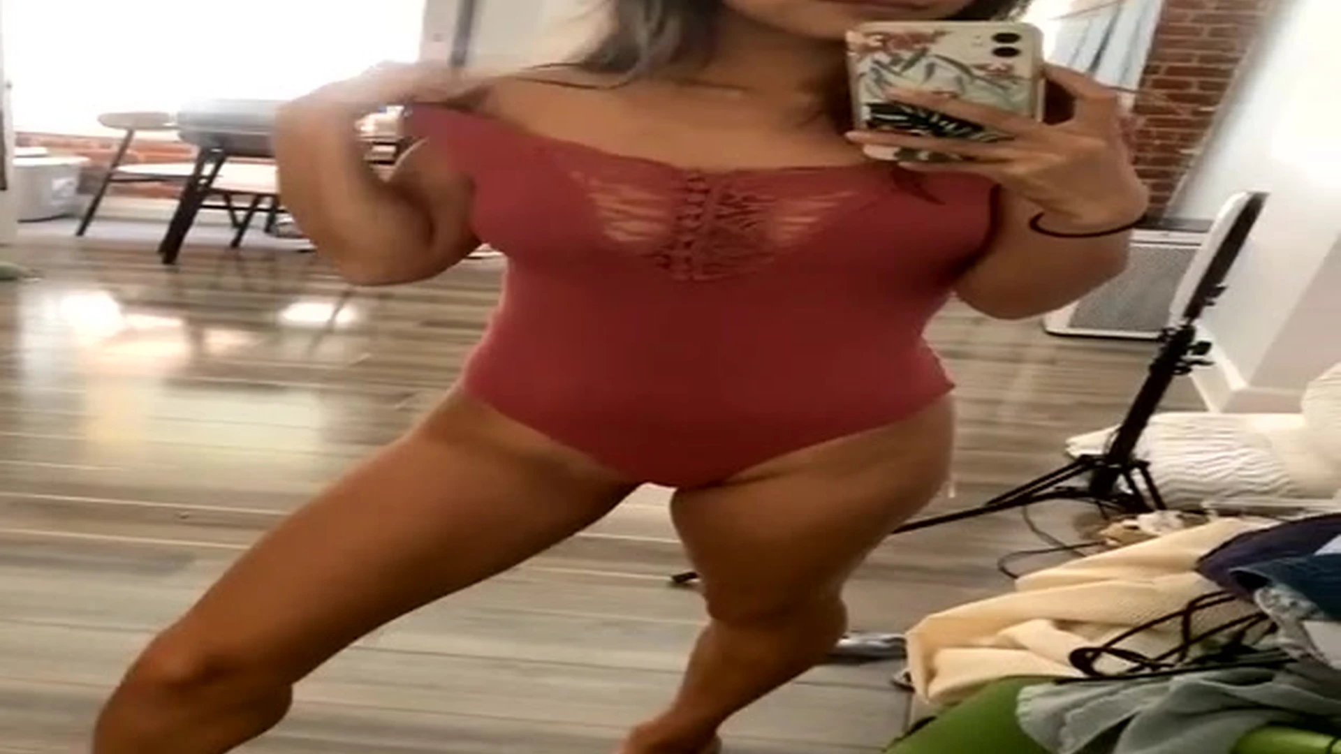 Persistent pornstar Isla Summer ripped cams Exposed