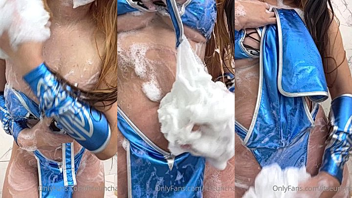 sexy cosplayer rubs soap all over her tits Itseunchae cosplay