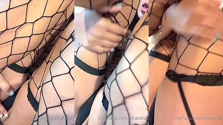 Praewasian shows off her pussy