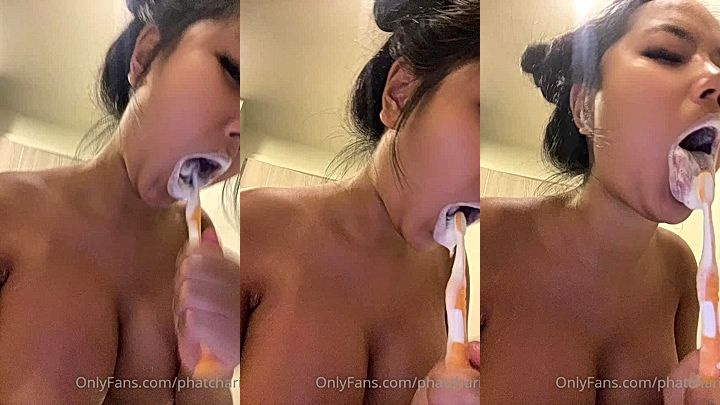 Huge honkers slut brushes her teeth whilst nude Praewasian
