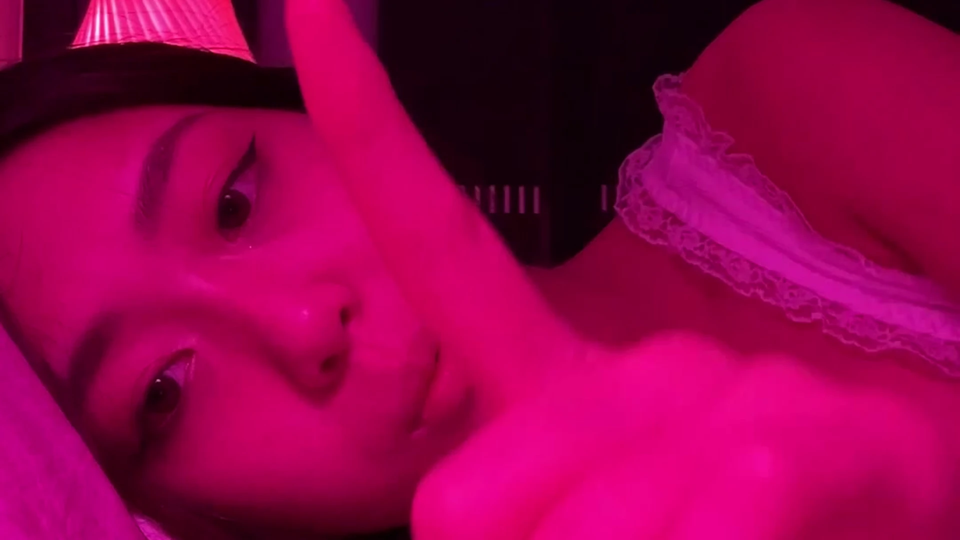 Briddy Li talks to fer fans in short video