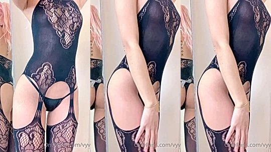 sexy babe Vyvan Le tearing her sexy lingerie