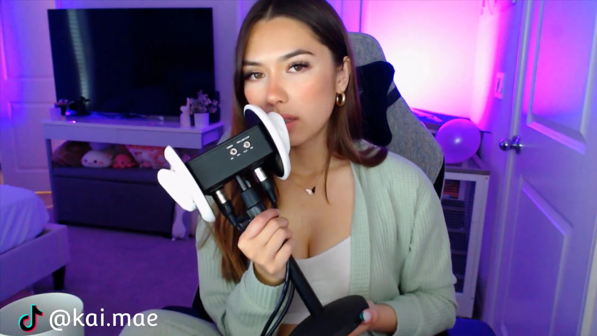 Kailey Mae asmr licking during her livestream