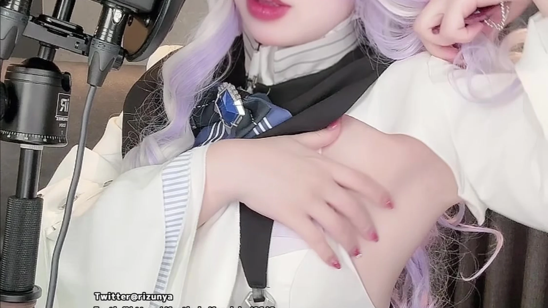 Rizunya teasing her armpits in elf cosplay