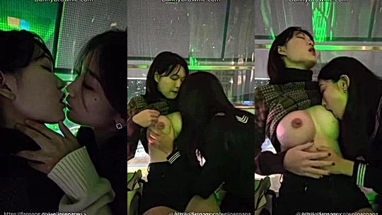 Weijoannana two sexy lesbian chicks kissing